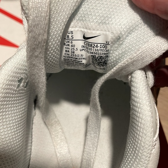 Nike women’s air max 8.5, white - Picture 5 of 5